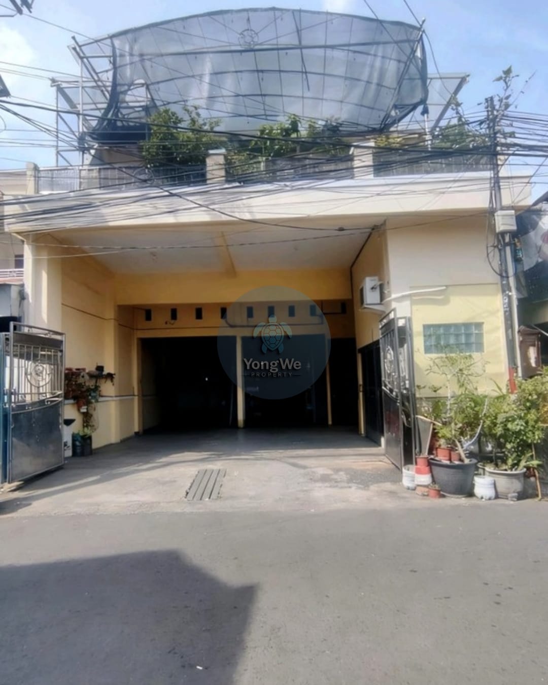 Tampak Dalam